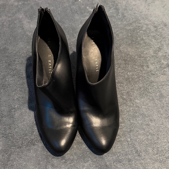 Kelly & Katie Shoes - Kelly & Katie Classic Black Ankle Booties